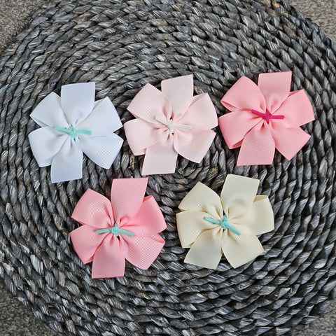 Pinwheel Bow With Knot Centre
