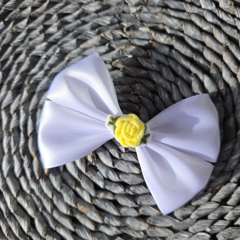 Hand embroidered bow 4" Clip