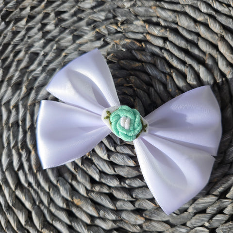 Hand embroidered bow 4" Clip