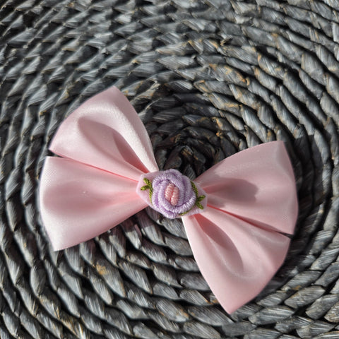 Hand embroidered bow 4" Clip